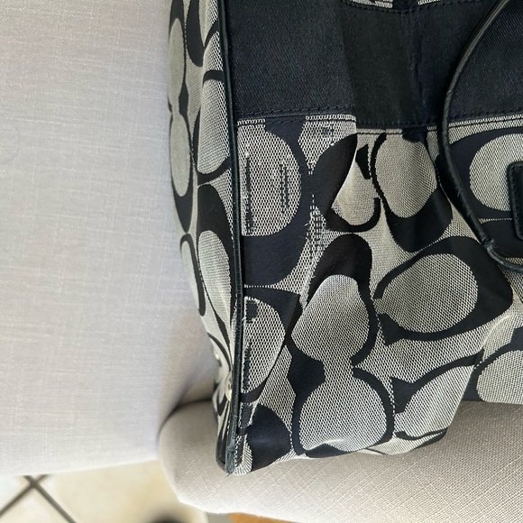 Coach Black and Cream Signature Shoulder Bag - Picture 12 of 15